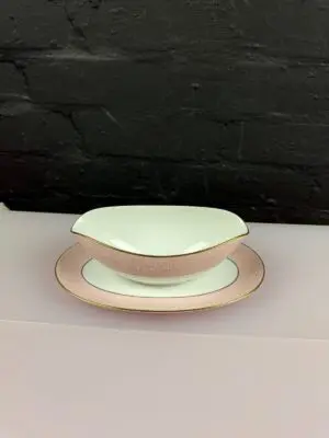 Noritake Stratford 5652 Oval Gravy Boat / Sauce Jug With Fixed Stand Drip Plate