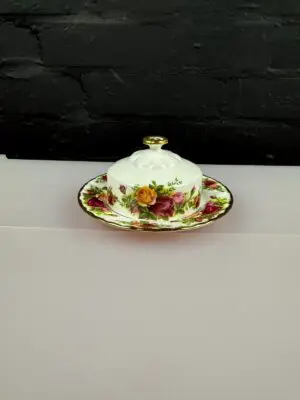 Royal Albert Old Country Roses Covered / Lidded Muffin / Butter Dish and Plate