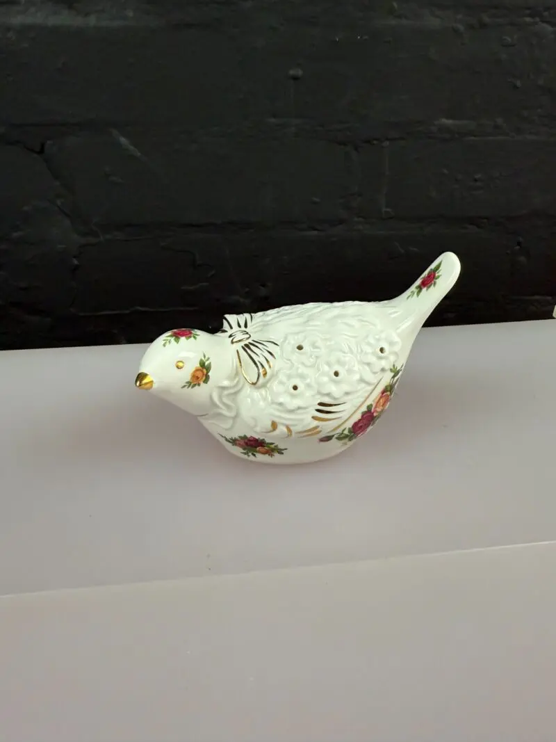 Royal Albert Old Country Roses Pomander Pot Pourri Bird Dove 5.75" Wide
