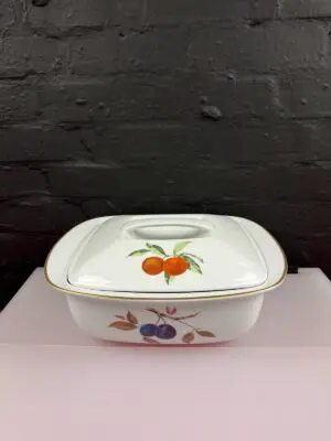 Royal Worcester Evesham Gold Extra Large Covered Serving Dish 34.5 x 29 x 11 cm