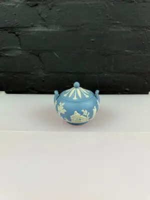 Wedgwood Blue and White Jasper Ware Handled Covered Lidded Sugar Bowl 1980