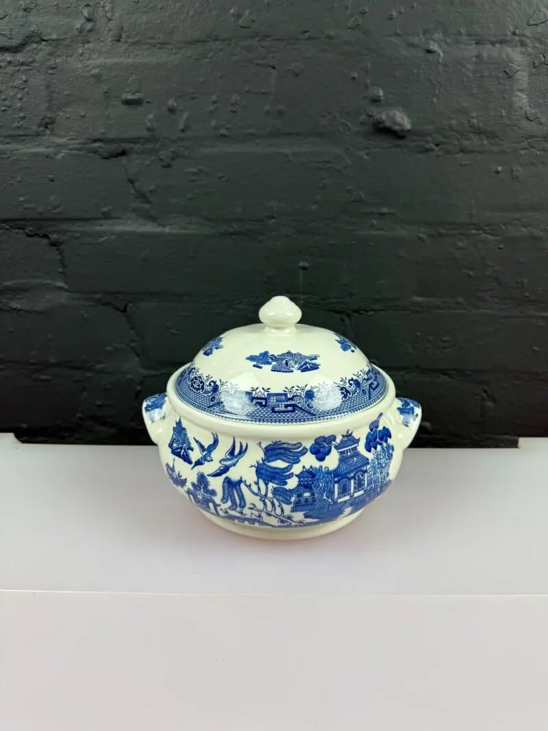 Churchill England Blue Willow Casserole Vegetable Dish Crock Pot Oven Table