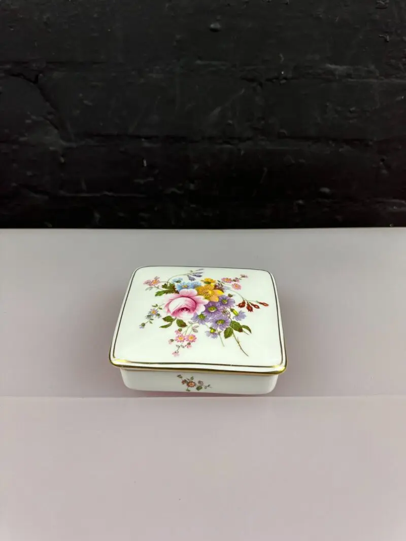 Royal Crown Derby Posies Covered Trinket Box LI 1988 1st Quality
