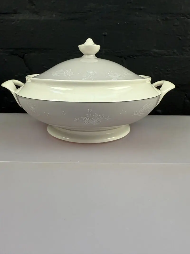 Royal Doulton Bridal Veil D.6459 Covered Vegetable Dish Tureen 2 Available