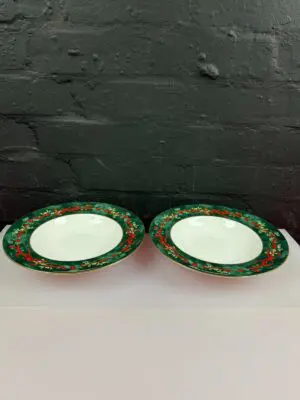 Royal Worcester Holly Ribbons Green Rimmed Soup Pasta Bowls 9.25" 4 Sets of 2