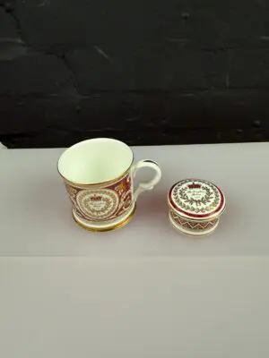 The Royal Collection Buckingham Palace Mug 1995 + Trinket Box