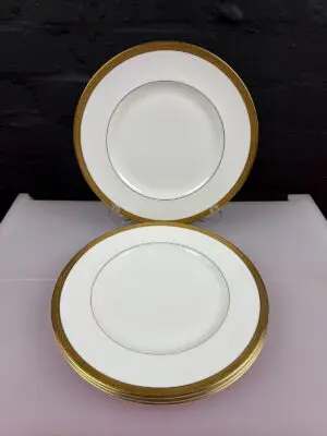 4 x Royal Doulton Royal Gold H4980 Dinner Plates 27 cm Wide 2 Sets Available