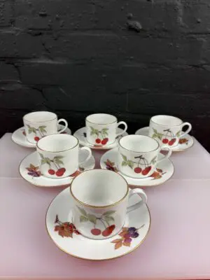 6 x Royal Worcester Evesham Gold Palladian Tea Cups and Saucers Set