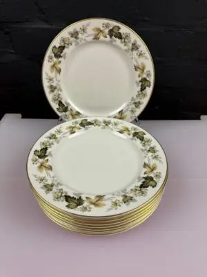 8 x Royal Doulton Larchmont T.C1019 Dessert Plates 9" ( 23 cm ) Wide Set
