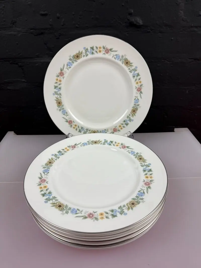 8 x Royal Doulton Pastorale H5002 Dinner Plates 27 cm Wide Set