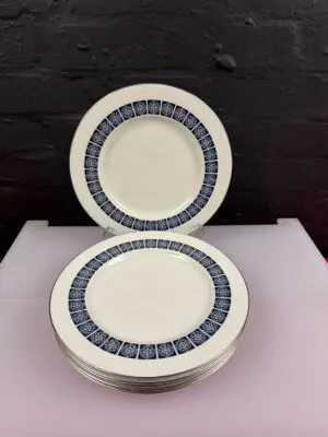 Royal Doulton Medallion T.C.1077 Dinner Plates 27 cm Wide Set of 6