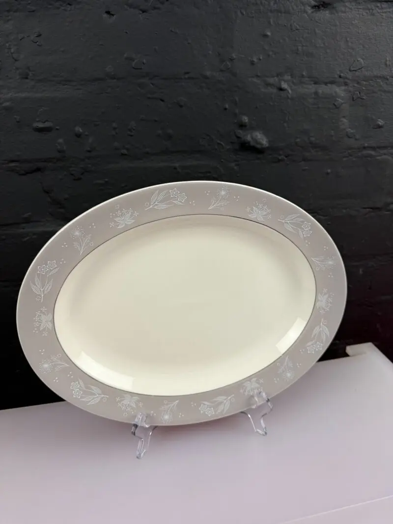 Royal Doulton Bridal Veil D.645 Oval Carving Serving Platter Plate 34 cm x 26 cm