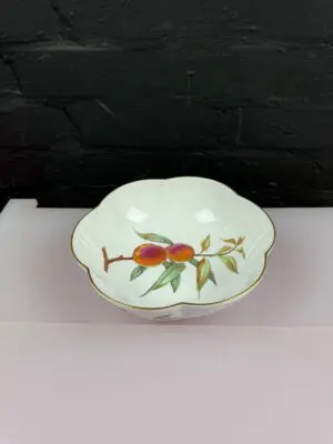 Royal Worcester Evesham Gold Scalloped Fruit Vegetable Serving Dish Bowl 8.5"