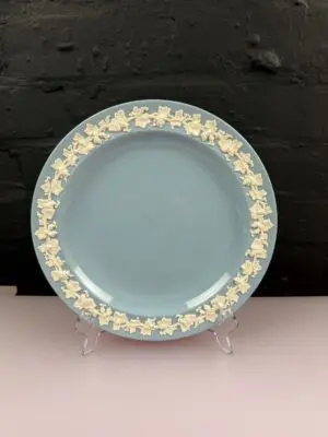 Wedgwood Of Etruria Embossed Dinner Plate 25 cm Wide