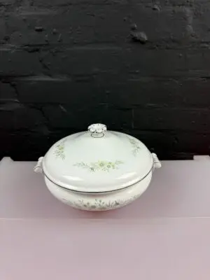 Wedgwood Westbury R4410 Covered Vegetable Serving Dish / Tureen 2 Available