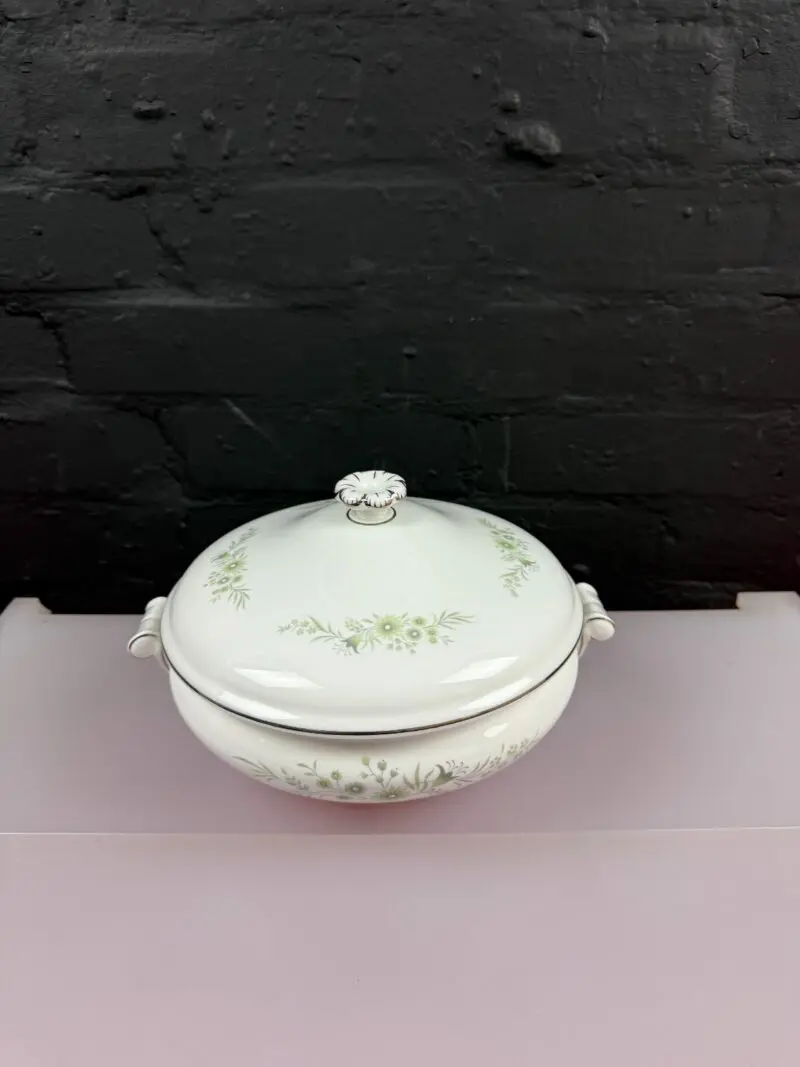 Wedgwood Westbury R4410 Covered Vegetable Serving Dish / Tureen 2 Available