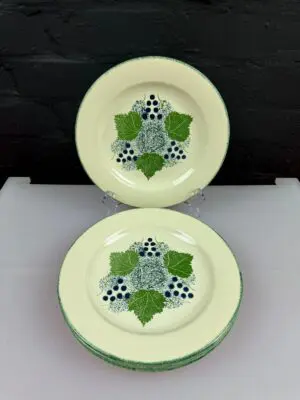 4 x Poole Pottery Vineyard Grapes Vine Dessert / Salad Plates 23 cm 9" Wide Set