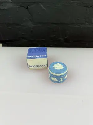 Wedgwood Jasper Ware Blue and White Candy box Round Min Pill Box Boxed 1974
