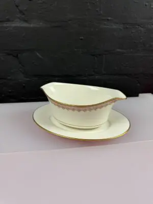 Noritake Momentum 7734 Oval Gravy Boat / Sauce Jug With Fixed Stand Drip Plate