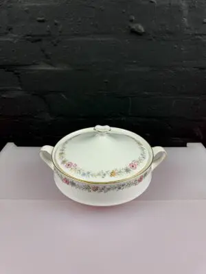 Paragon Royal Albert Belinda Covered Vegetable Serving Dish / Tureen