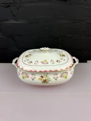 Wedgwood Williamsburg Bianca Covered Vegetable Serving Casserole Dish / Tureen