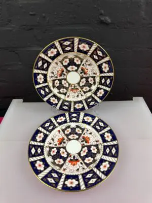 2 x Royal Crown Derby Traditional Imari 2451 Dinner Plates 27 cm Wide Set