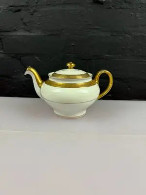Minton K159 Buckingham Small Tea Pot 1.25 Pints ( Damage to Rim )