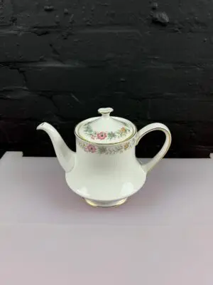 Royal Albert / Paragon Belinda Large Tea Pot 2 Pints 1st Quality
