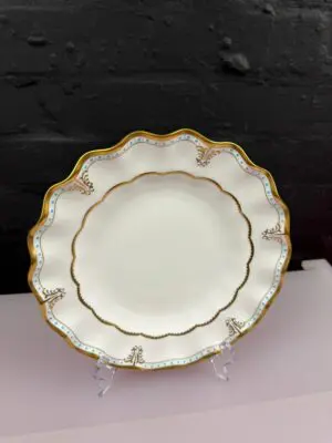 Royal Crown Derby Lombardy A.1127 Fluted Dinner Plate 25.5 cm Wide XLIII 1980