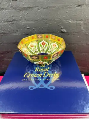 Royal Crown Derby Old Imari Holiday Octagonal Solid Gold Band Bowl 25 cm 1st Box