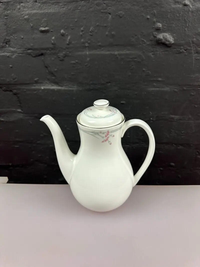 Royal Doulton Carnation H5084 Coffee Pot 2 Pints 22 cm High 3 Available
