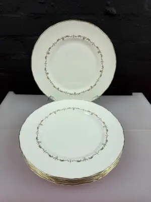 Royal Worcester Gold Chantilly Dinner Plates 10.75" Wide Set of 6