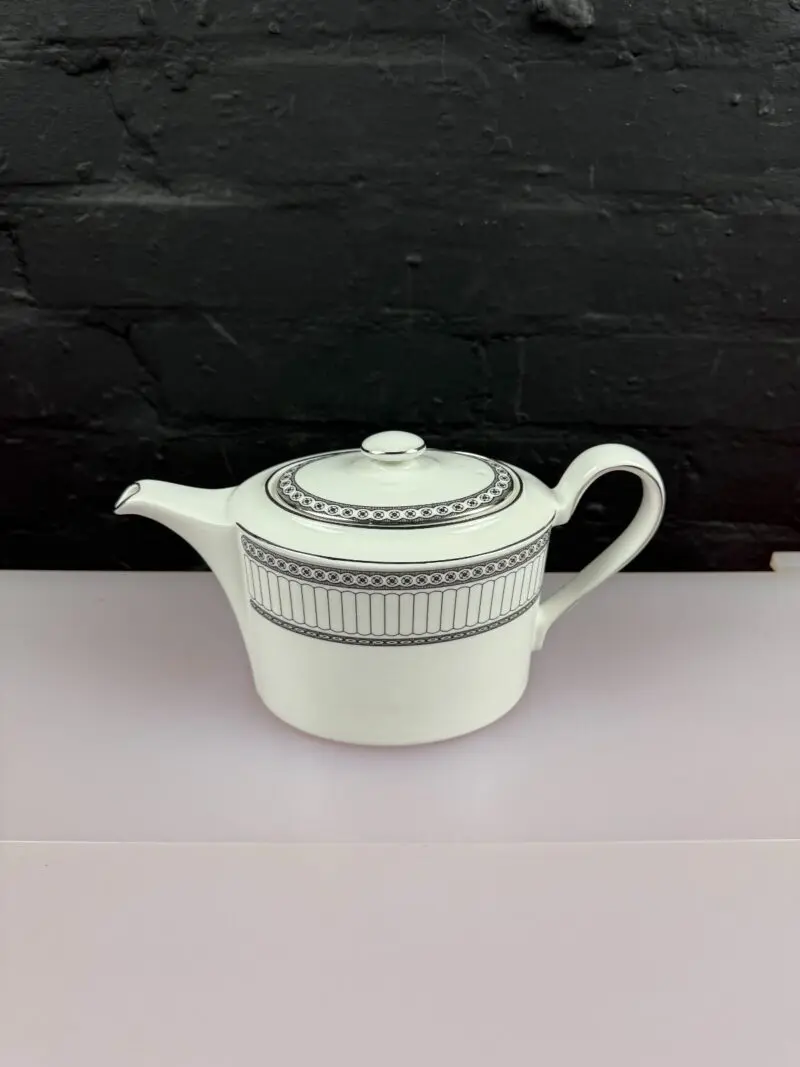 Wedgwood Contrasts 1999 Tea Pot 1.5 Pints