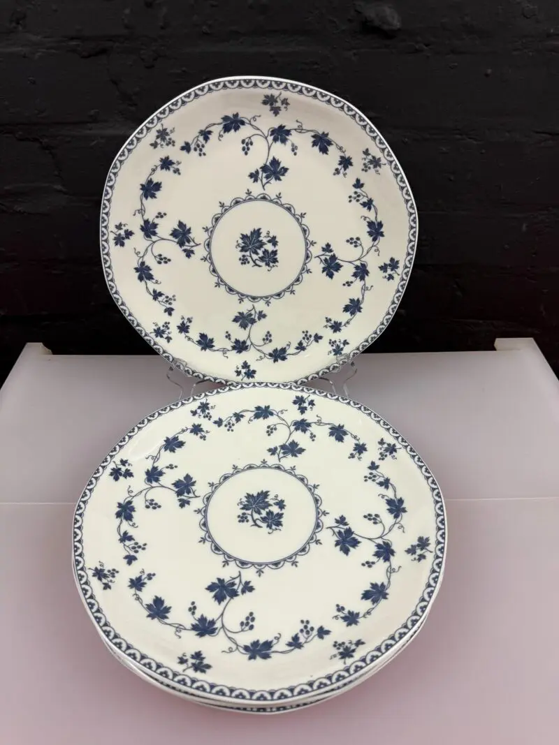 4 x Royal Doulton Hartford LS1085 Dinner Plates 27 cm Wide 2 Sets Available