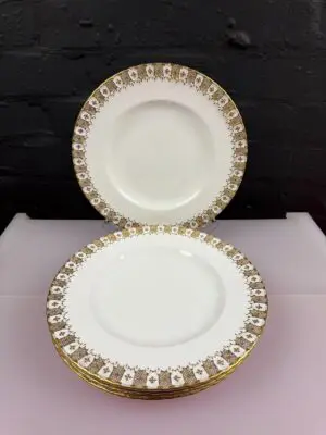 5 x Royal Crown Derby Gold and Gilt Heraldic Dinner Plates 26.5 cm Wide Set