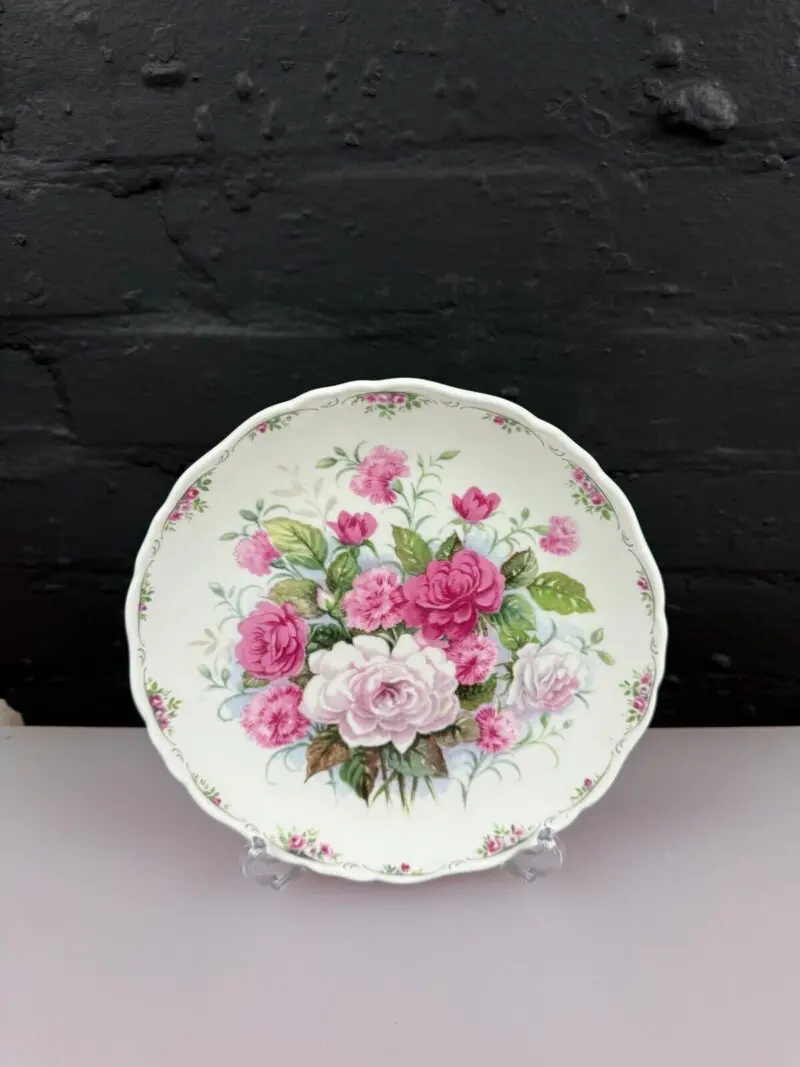 Royal Albert The Rose Garden Collection First Love Collectors Plate 8.5" Wide