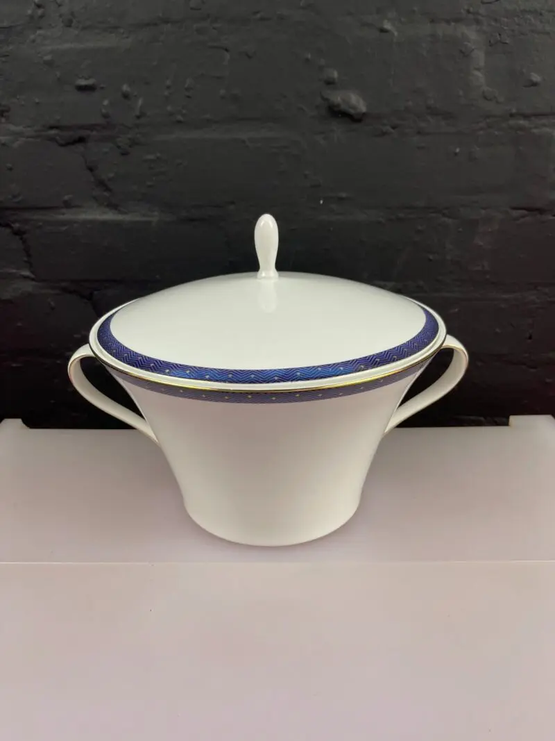 Wedgwood Midnight Extra Large Covered Vegetable Serving Dish / Tureen 10" x 9"