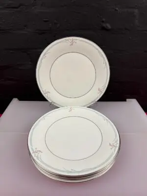 6 x Royal Doulton Carnation H5084 Dinner Plates 27 cm Wide 2 Sets Available