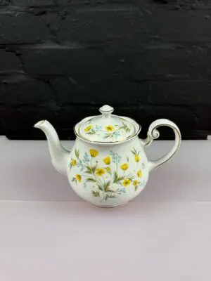 Colclough Angela Buttercups and Daisies Tea Pot 1.5 Pints