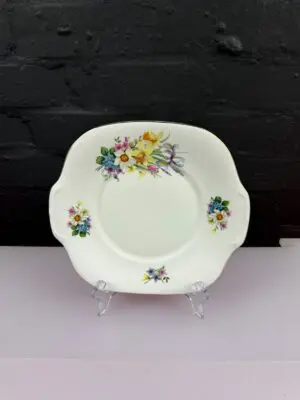 Crown Staffordshire Daffodils Floral Eared Cake / Bread Plate 24 cm Wide
