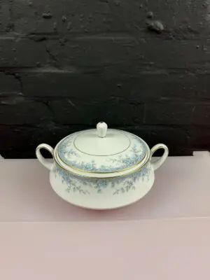 Noritake Avalon 3390 Handled Covered Vegetable Serving Dish / Tureen