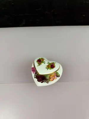 Royal Albert Old Country Roses Heart Ornament With Flowers 3" Wide