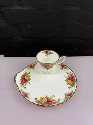 Royal Albert Old Country Roses Tea Cup Snack Round Tennis Plate Saucer Stand Set