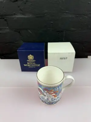 Royal Worcester Christmas Tales Tea Coffee Mug 2000 9.5 cm High Winter Waltz