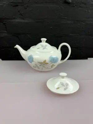 Wedgwood Ice Rose Tea Pot With Spare Lid 1.75 Pints