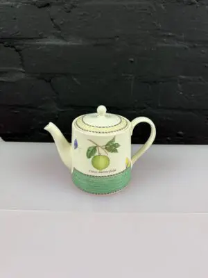 Wedgwood Sarah's Garden Small Tea Pot 1 Pint