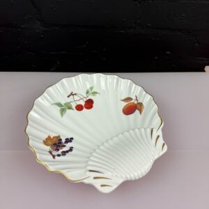 Royal Worcester Evesham Gold Shell Scalloped Serving Dish 8.5" Wide