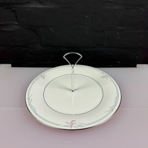 Royal Doulton Carnation H5084 Round Handled Cake Dinner Plate 27 cm Wide Tier