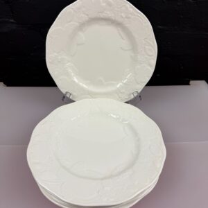 Wedgwood Strawberry and Vine Dessert / Salad Plates 8.75" Wide Set of 6
