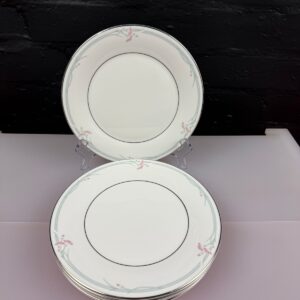 Royal Doulton Carnation H5084 Salad Plates 8" ( 20.5 cm ) Wide Set of 6